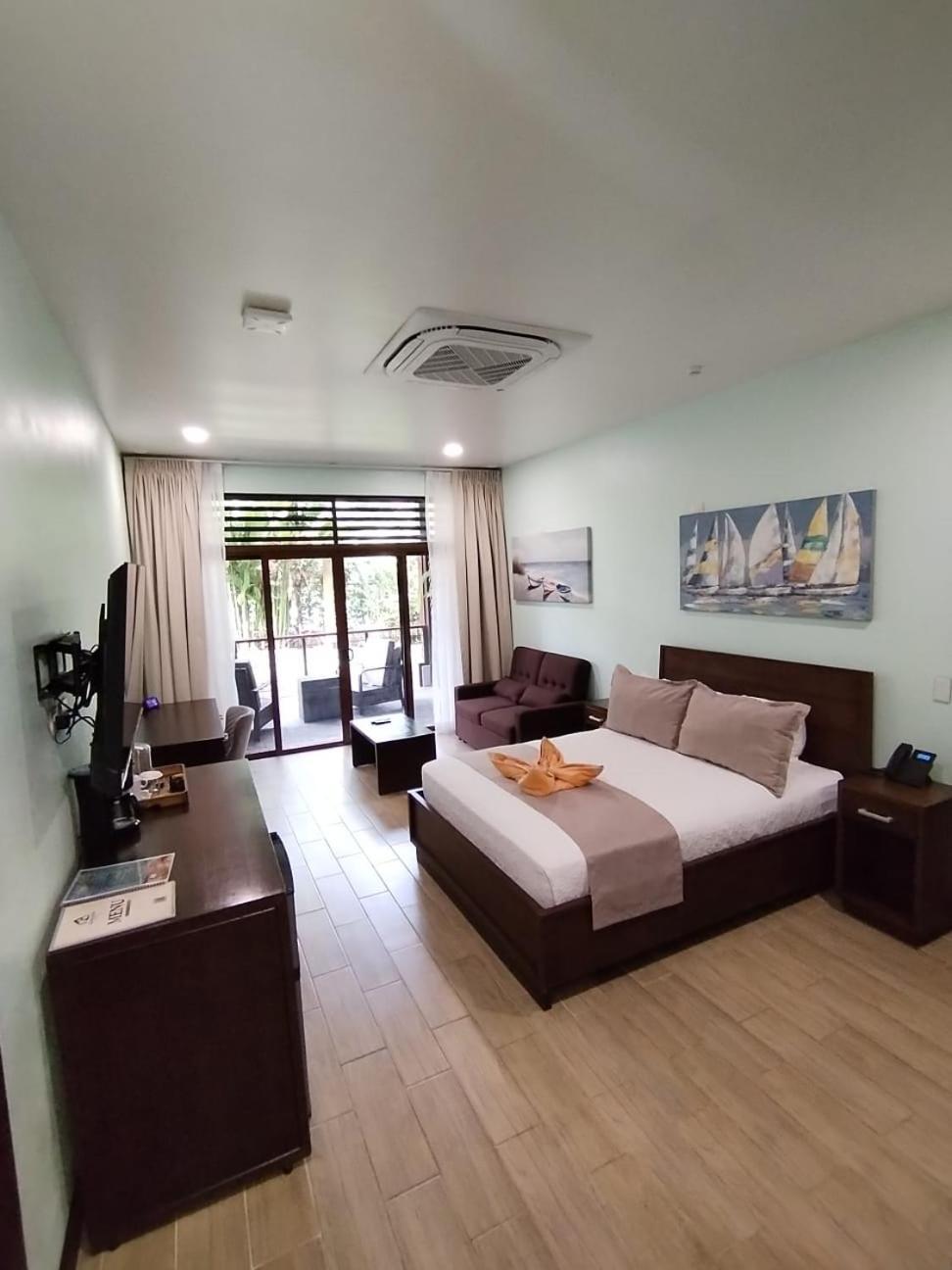 Bungalows Beachfront Hotel Пунта Ува Екстериор снимка