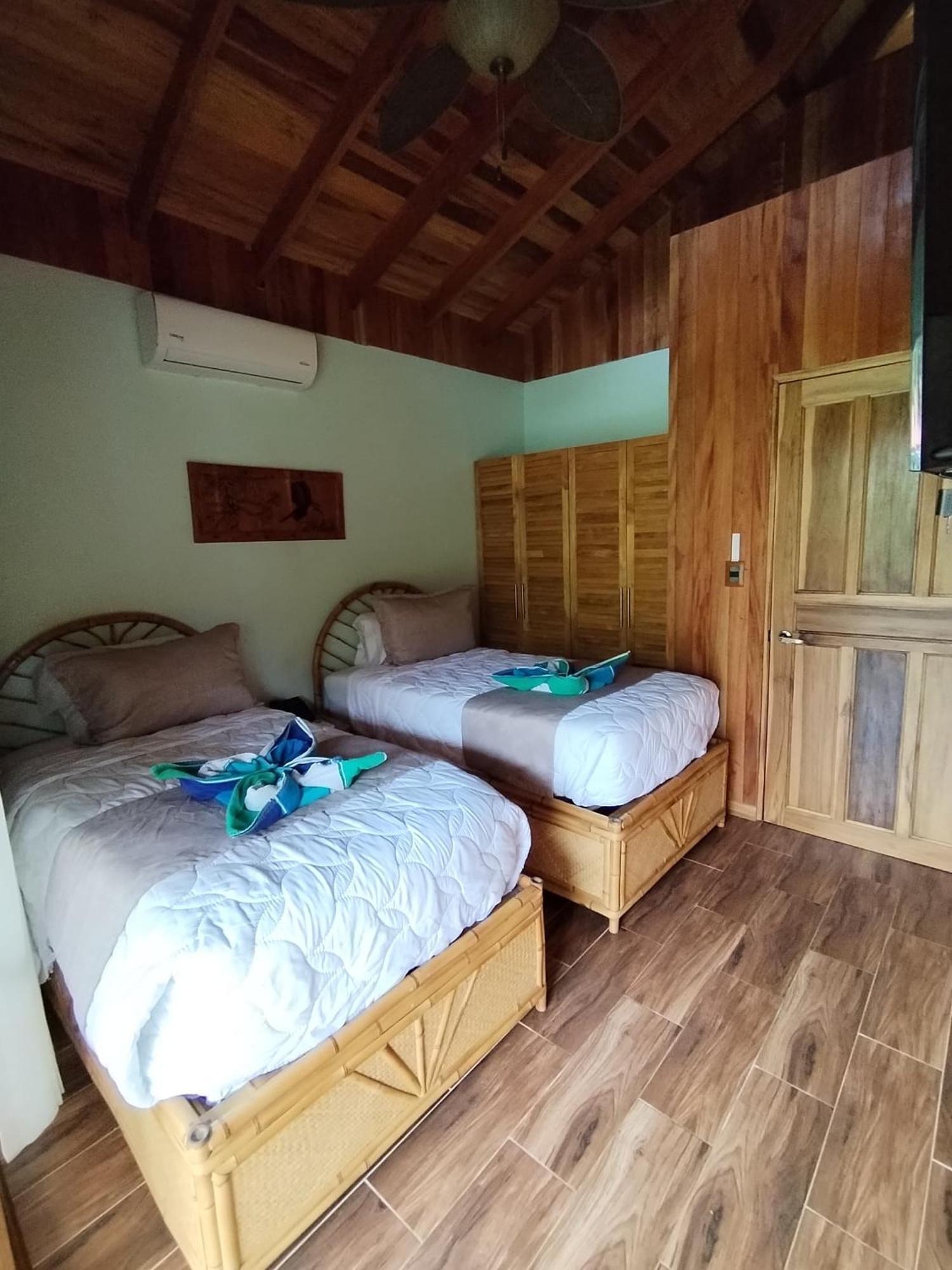 Bungalows Beachfront Hotel Пунта Ува Екстериор снимка