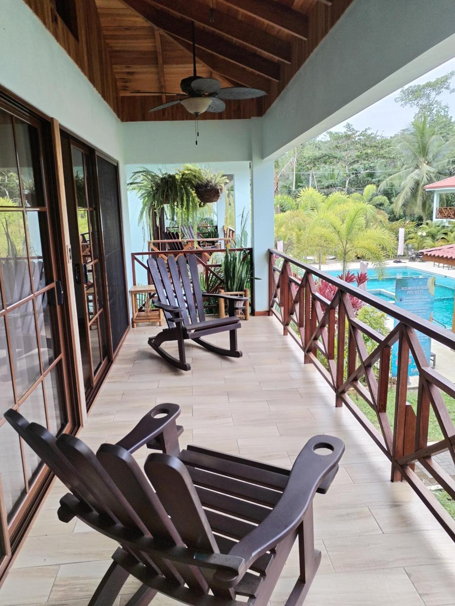Bungalows Beachfront Hotel Пунта Ува Екстериор снимка