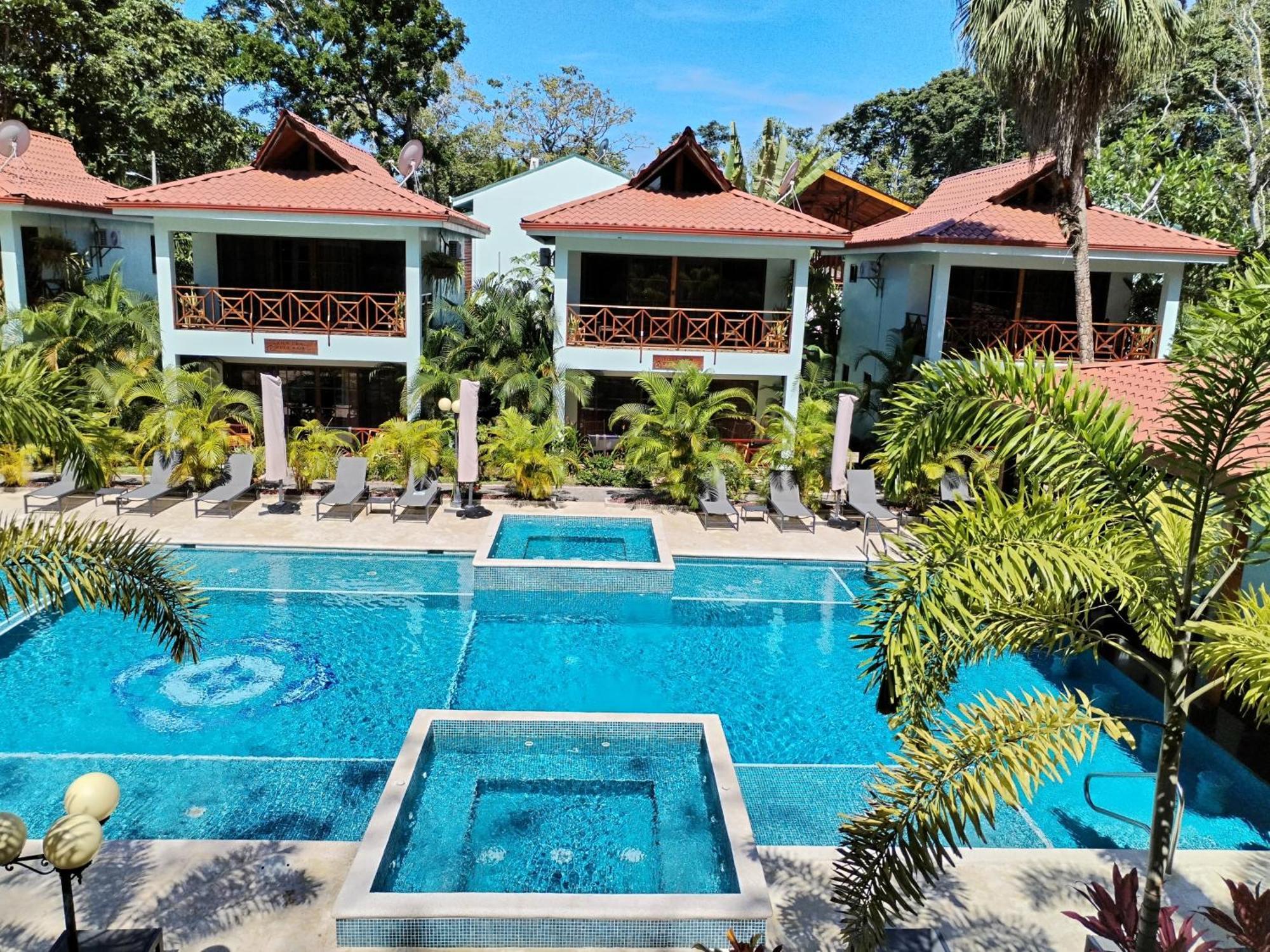 Bungalows Beachfront Hotel Пунта Ува Екстериор снимка